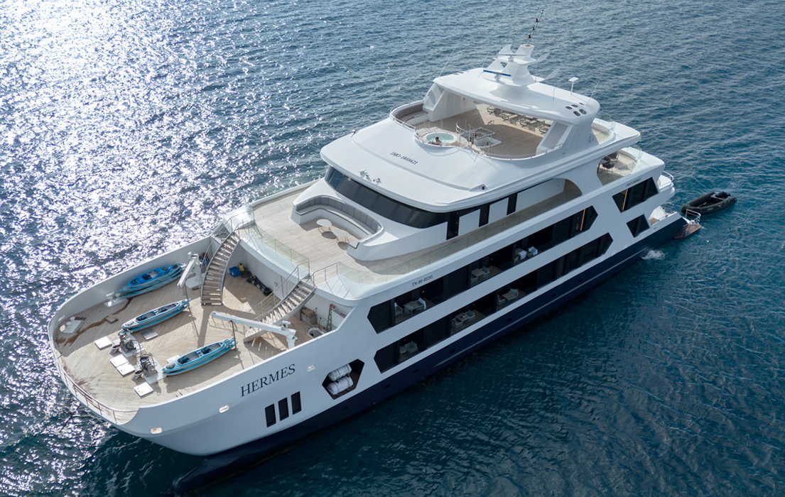 Hermes-Yacht-on-the-sea Galaxy Sirius Yacht on the sea Yacht on the sea