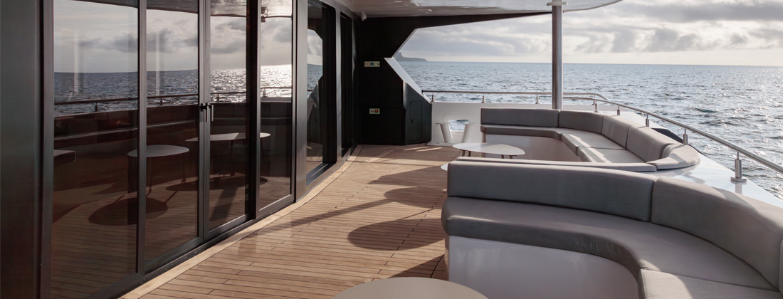 Outdoor-ship-lounge-with-seats Outdoor ship lounge with seats