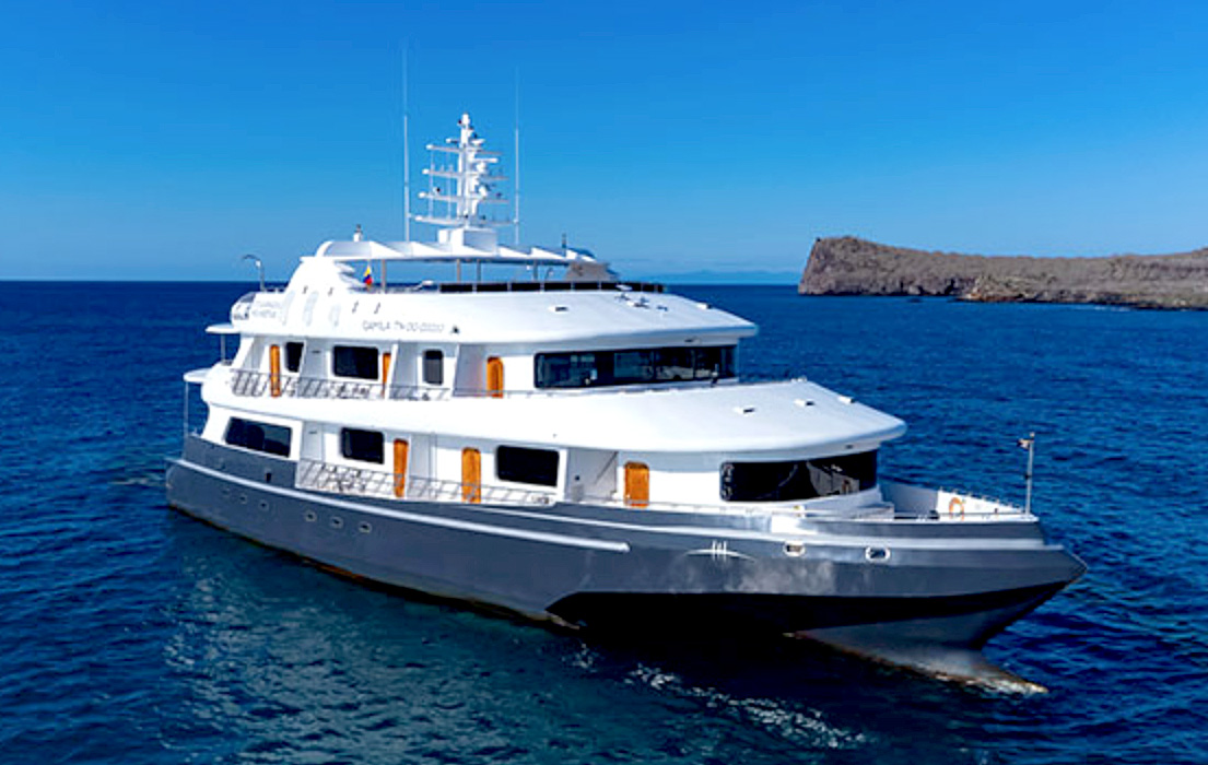 Royal-Galapagos-Horizon-at-anchor